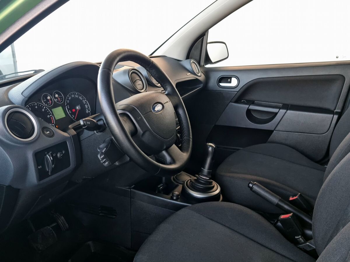 Ford Fiesta Ghia 2006 г.в., 108 530 км.