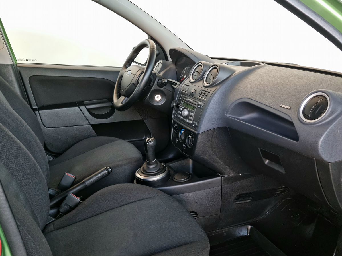Ford Fiesta Ghia 2006 г.в., 108 530 км.