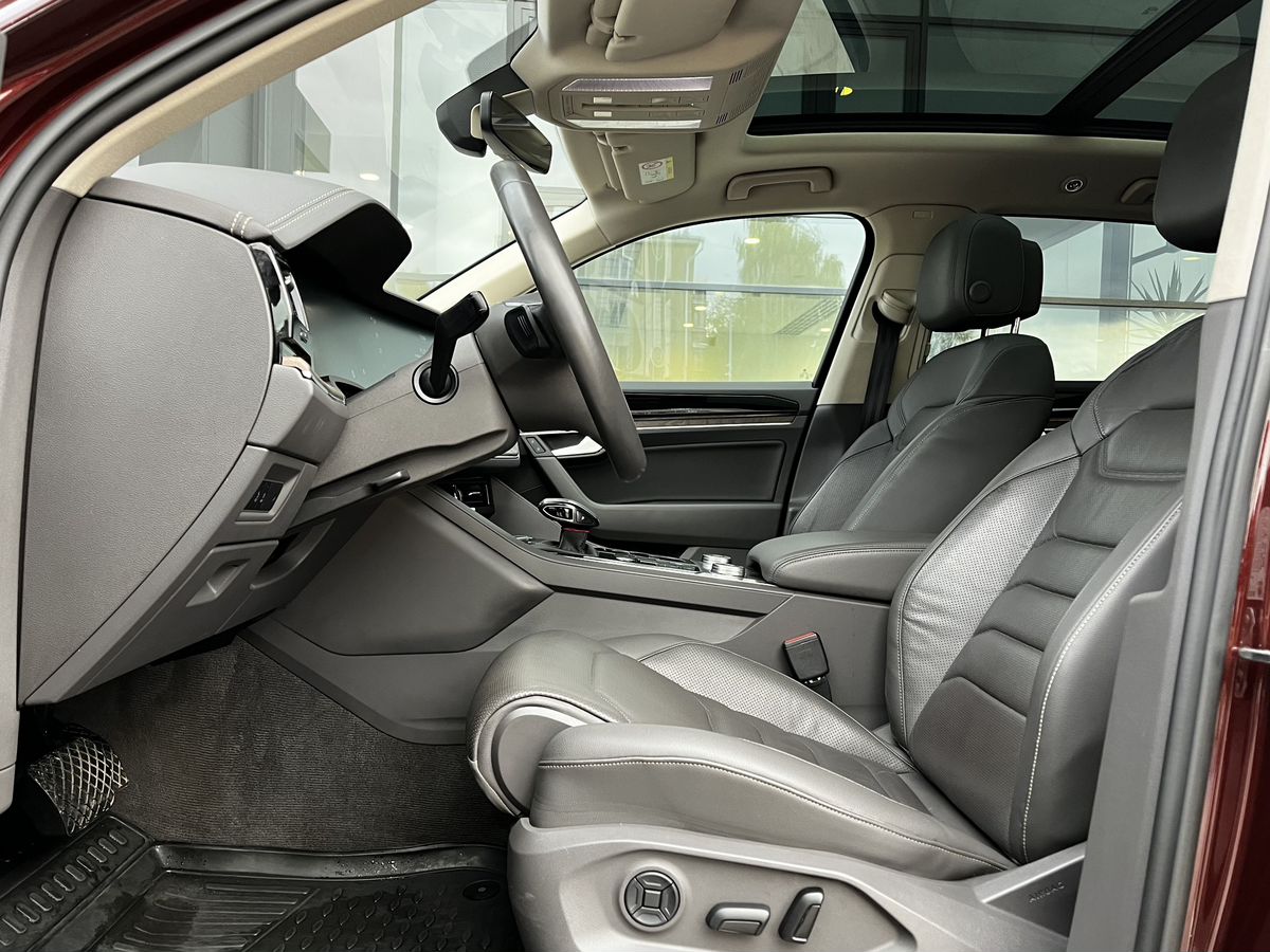 Volkswagen Touareg