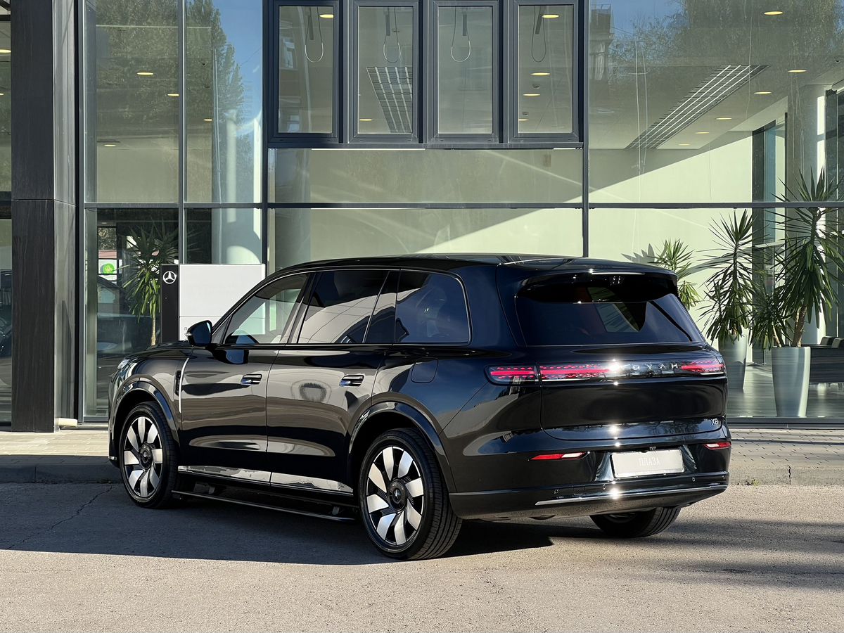 Voyah Taishan X8