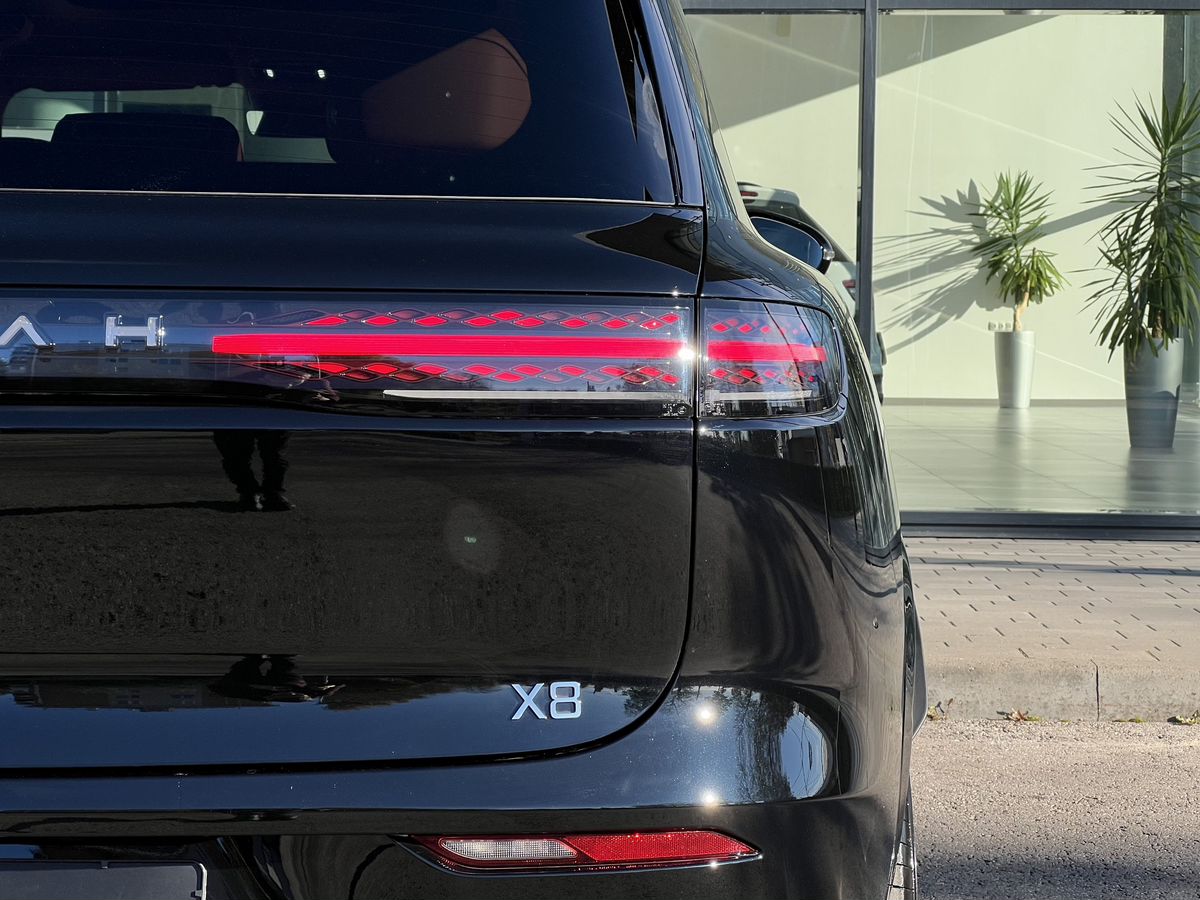 Voyah Taishan X8