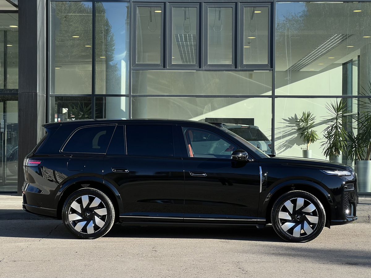 Voyah Taishan X8