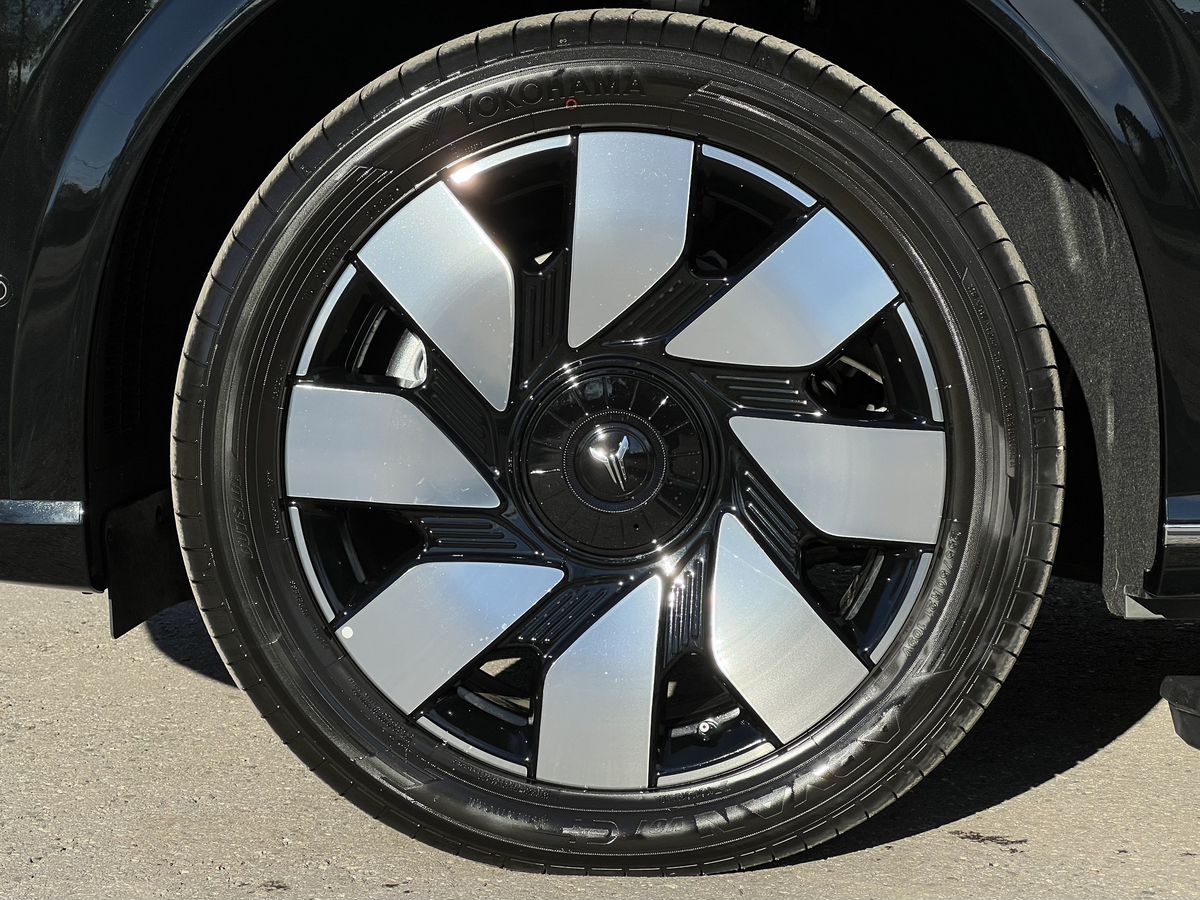 Voyah Taishan X8