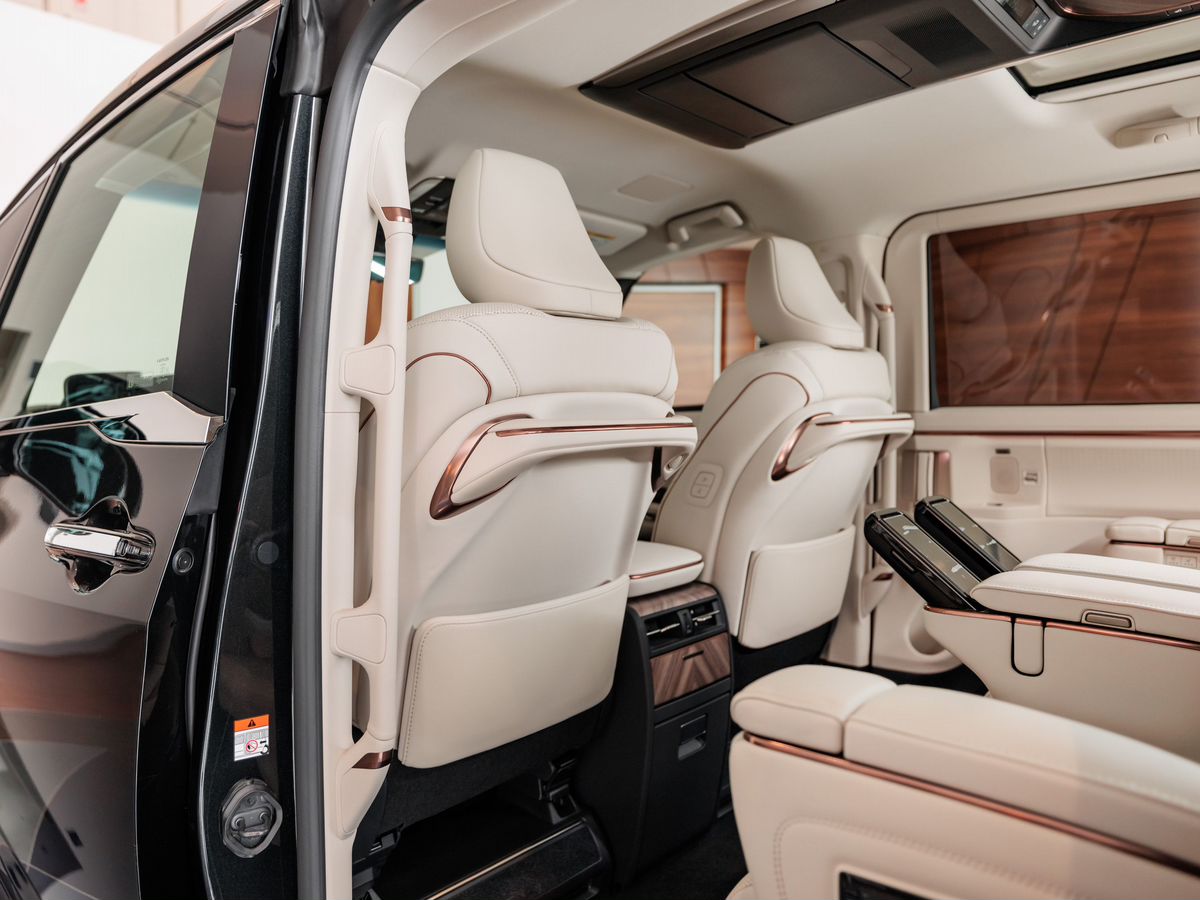 Lexus LM II 350h 2.5hyb CVT (250 л.с.) 4WD