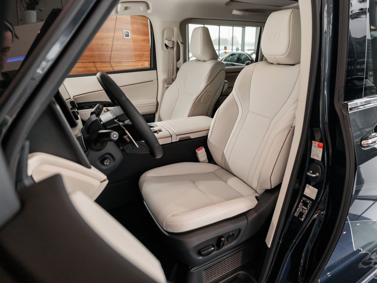 Lexus LM II 350h 2.5hyb CVT (250 л.с.) 4WD