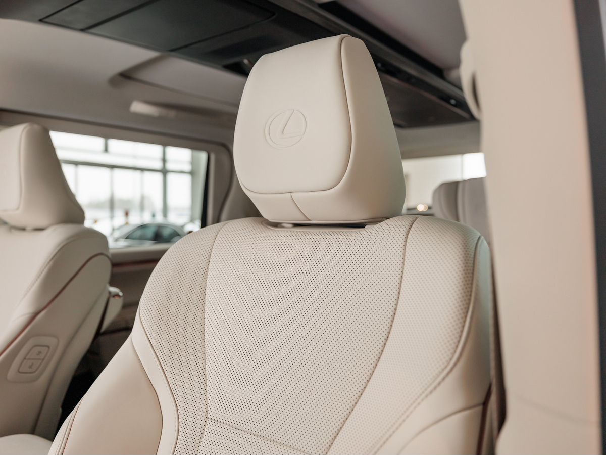 Lexus LM II 350h 2.5hyb CVT (250 л.с.) 4WD