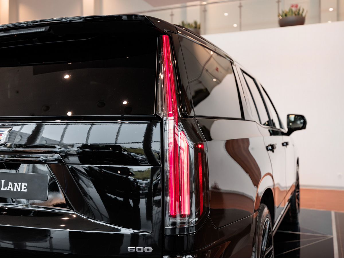 Cadillac Escalade V Рестайлинг 6.2 AT (420 л.с.) 4WD