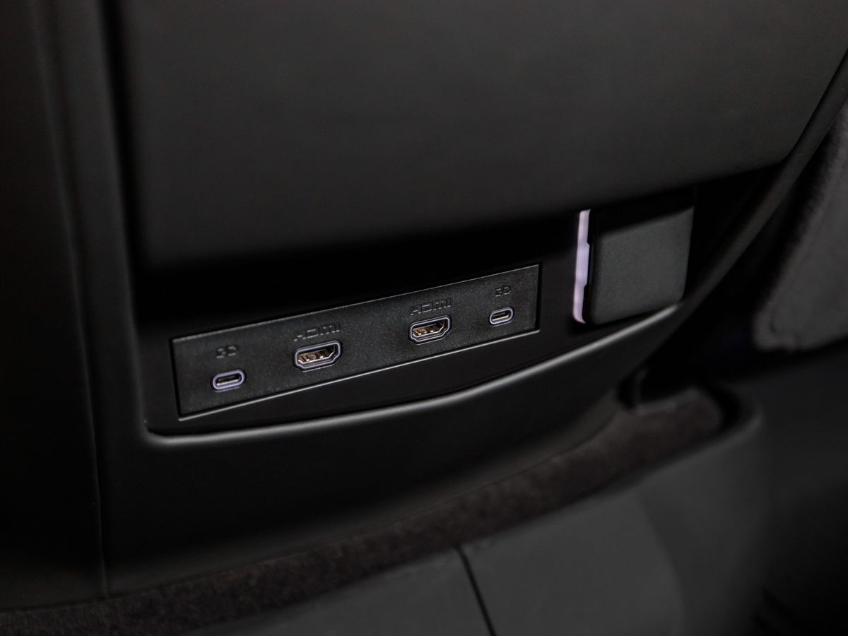 Cadillac Escalade V Рестайлинг 6.2 AT (420 л.с.) 4WD