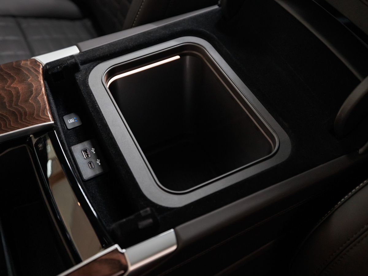 Cadillac Escalade V Рестайлинг 6.2 AT (420 л.с.) 4WD