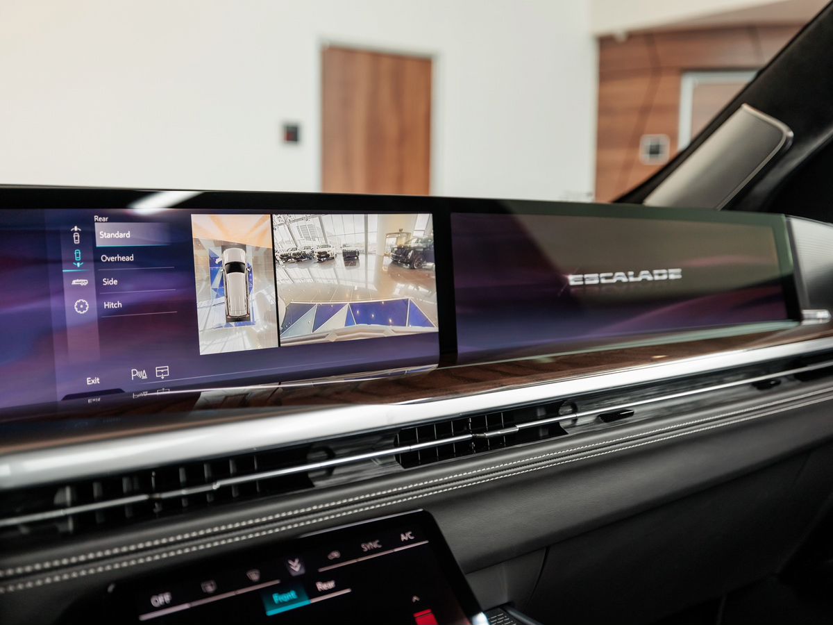 Cadillac Escalade V Рестайлинг 6.2 AT (420 л.с.) 4WD