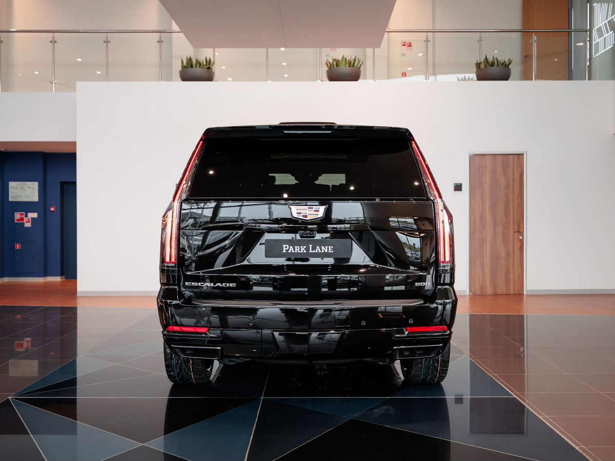 Cadillac Escalade V Рестайлинг 6.2 AT (420 л.с.) 4WD