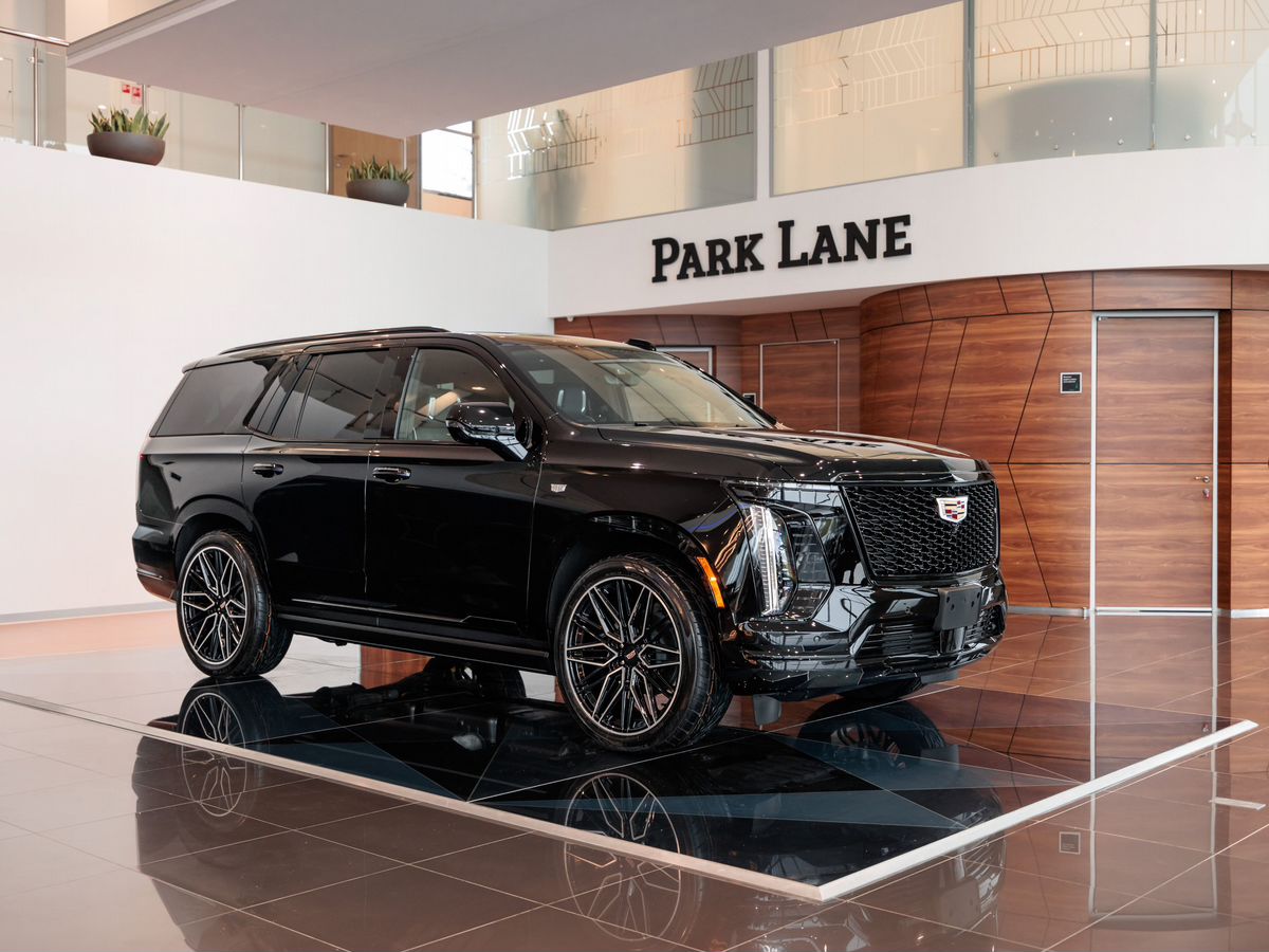 Cadillac Escalade V Рестайлинг 6.2 AT (420 л.с.) 4WD