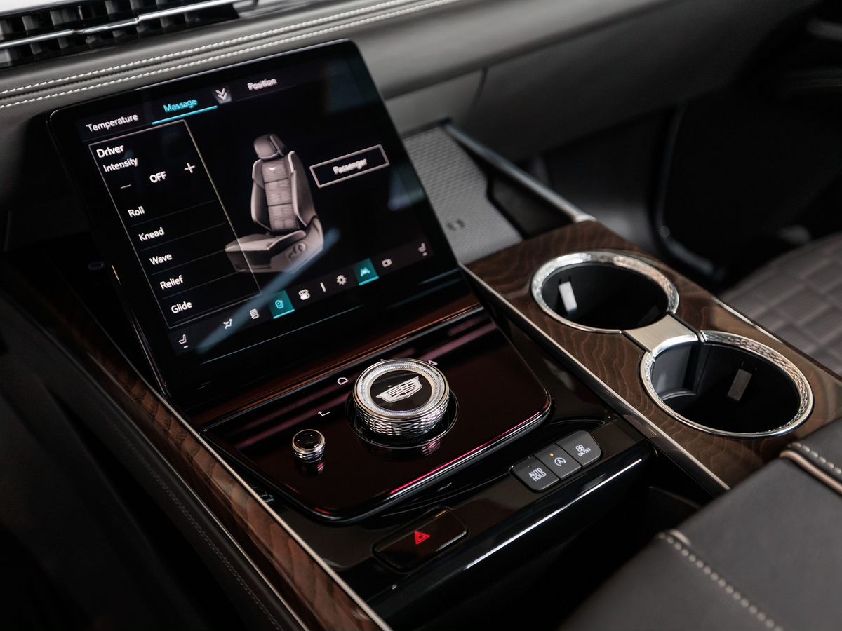 Cadillac Escalade V Рестайлинг 6.2 AT (420 л.с.) 4WD