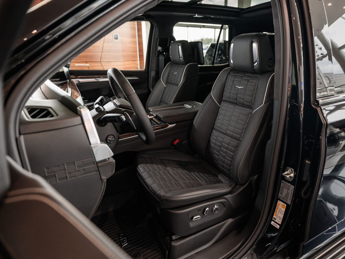 Cadillac Escalade V Рестайлинг 6.2 AT (420 л.с.) 4WD