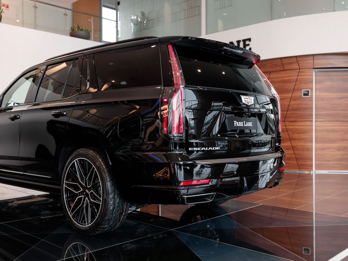Cadillac Escalade V Рестайлинг 6.2 AT (420 л.с.) 4WD