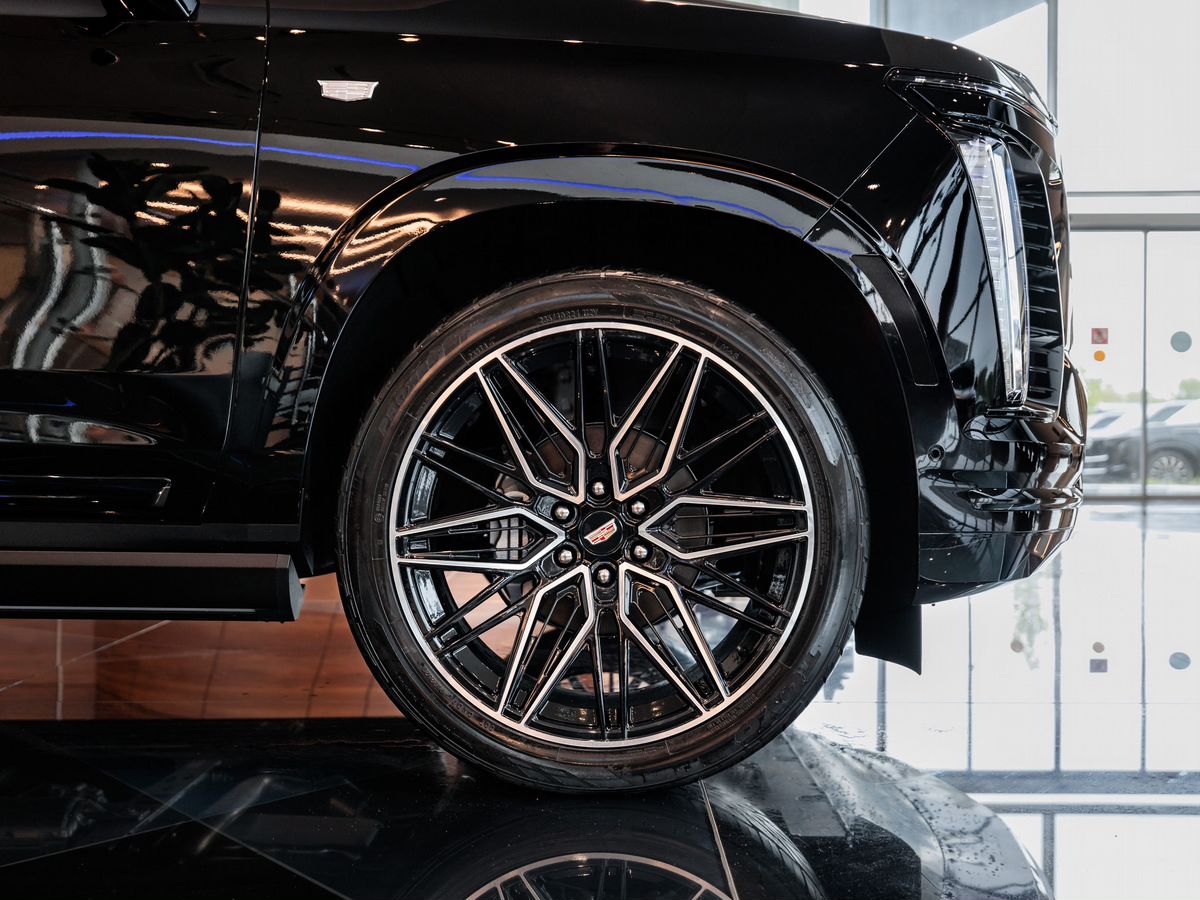 Cadillac Escalade V Рестайлинг 6.2 AT (420 л.с.) 4WD