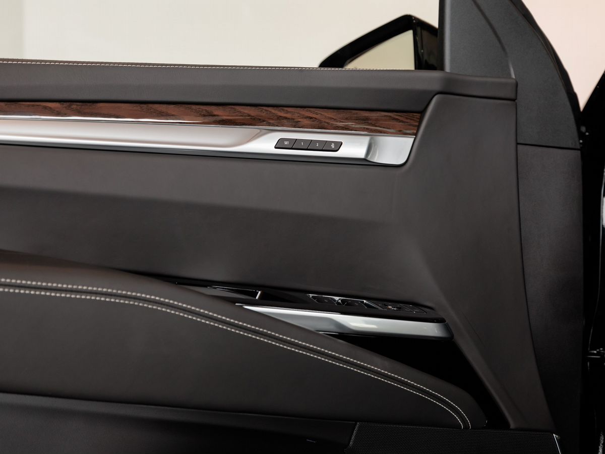 Cadillac Escalade V Рестайлинг 6.2 AT (420 л.с.) 4WD