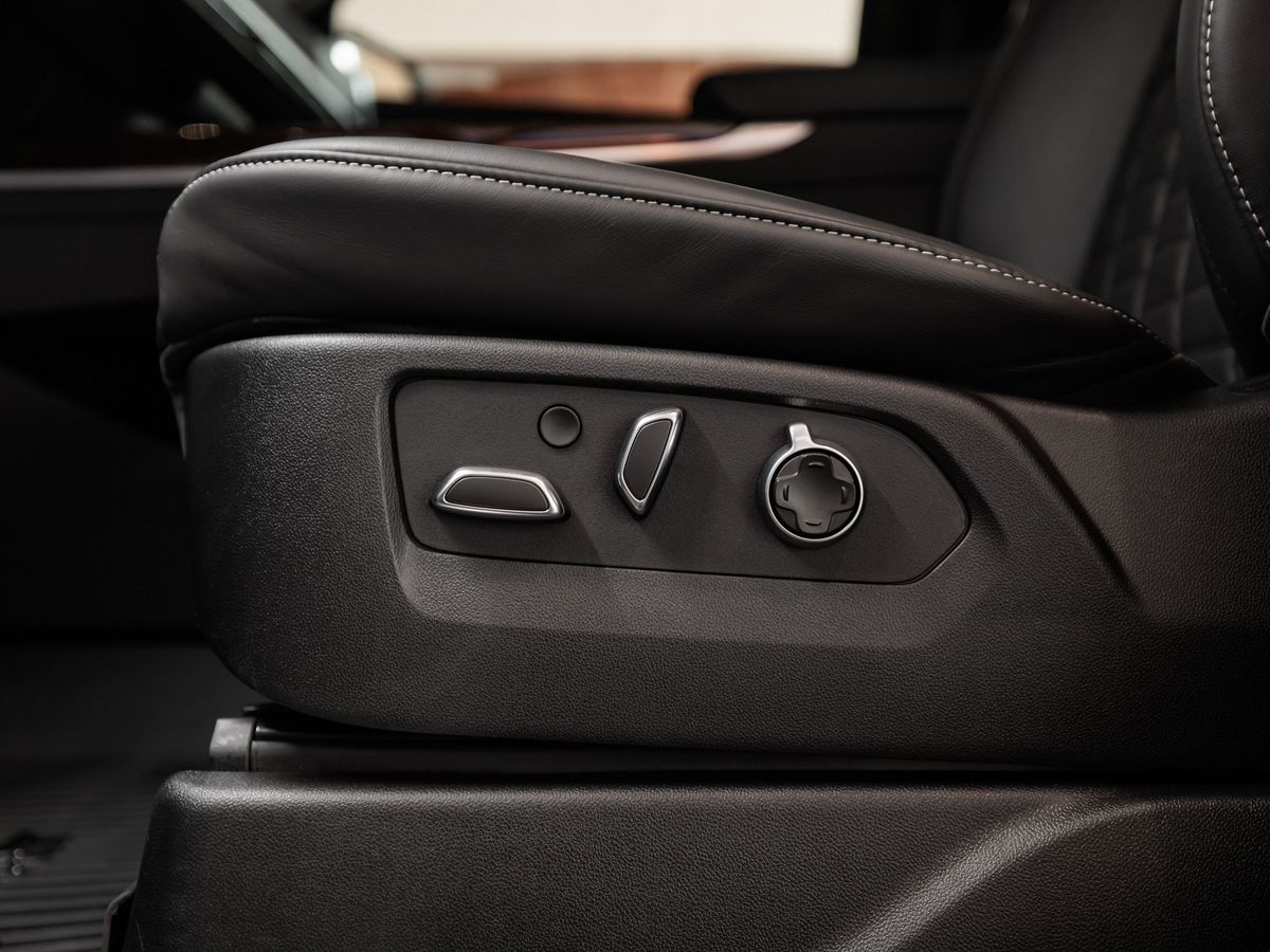 Cadillac Escalade V Рестайлинг 6.2 AT (420 л.с.) 4WD