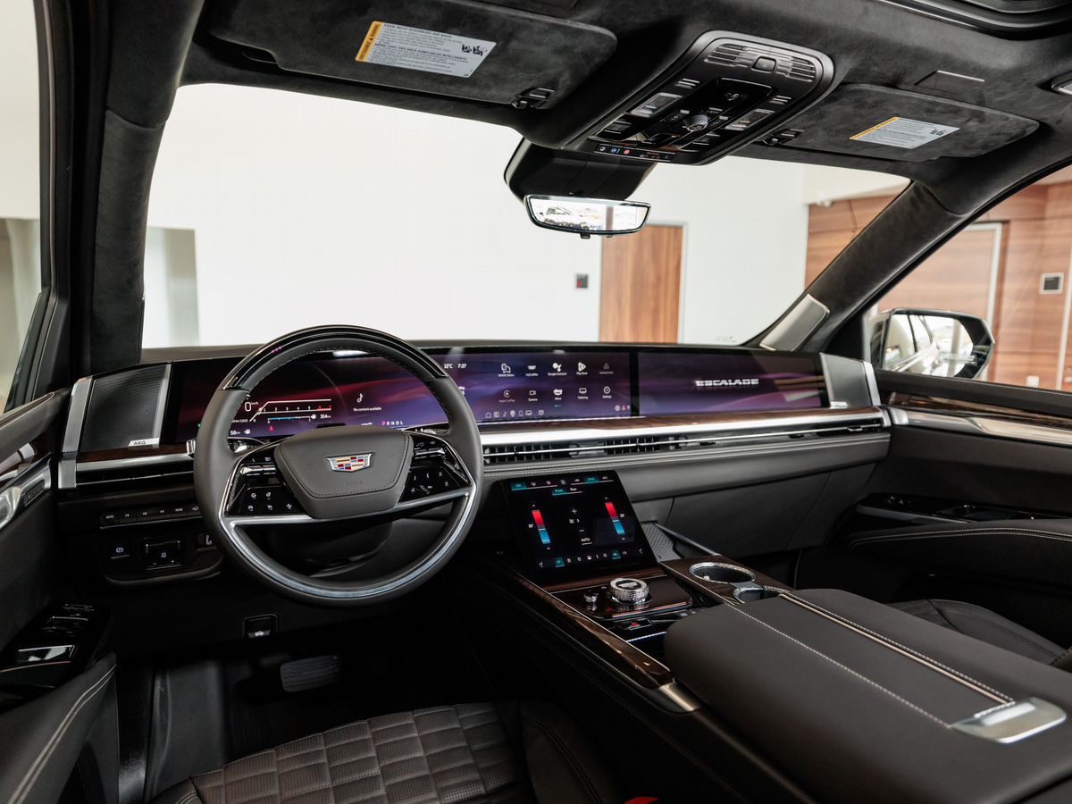 Cadillac Escalade V Рестайлинг 6.2 AT (420 л.с.) 4WD