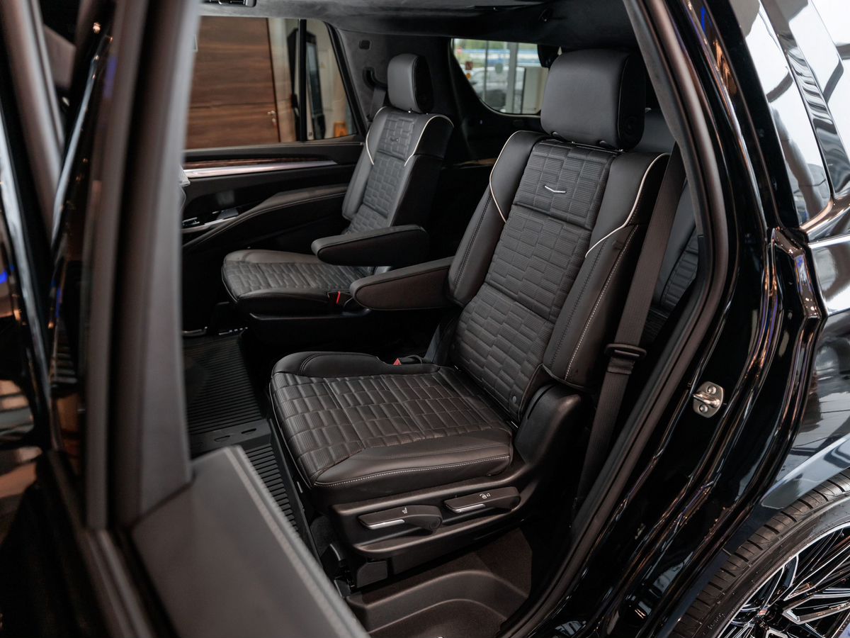 Cadillac Escalade V Рестайлинг 6.2 AT (420 л.с.) 4WD