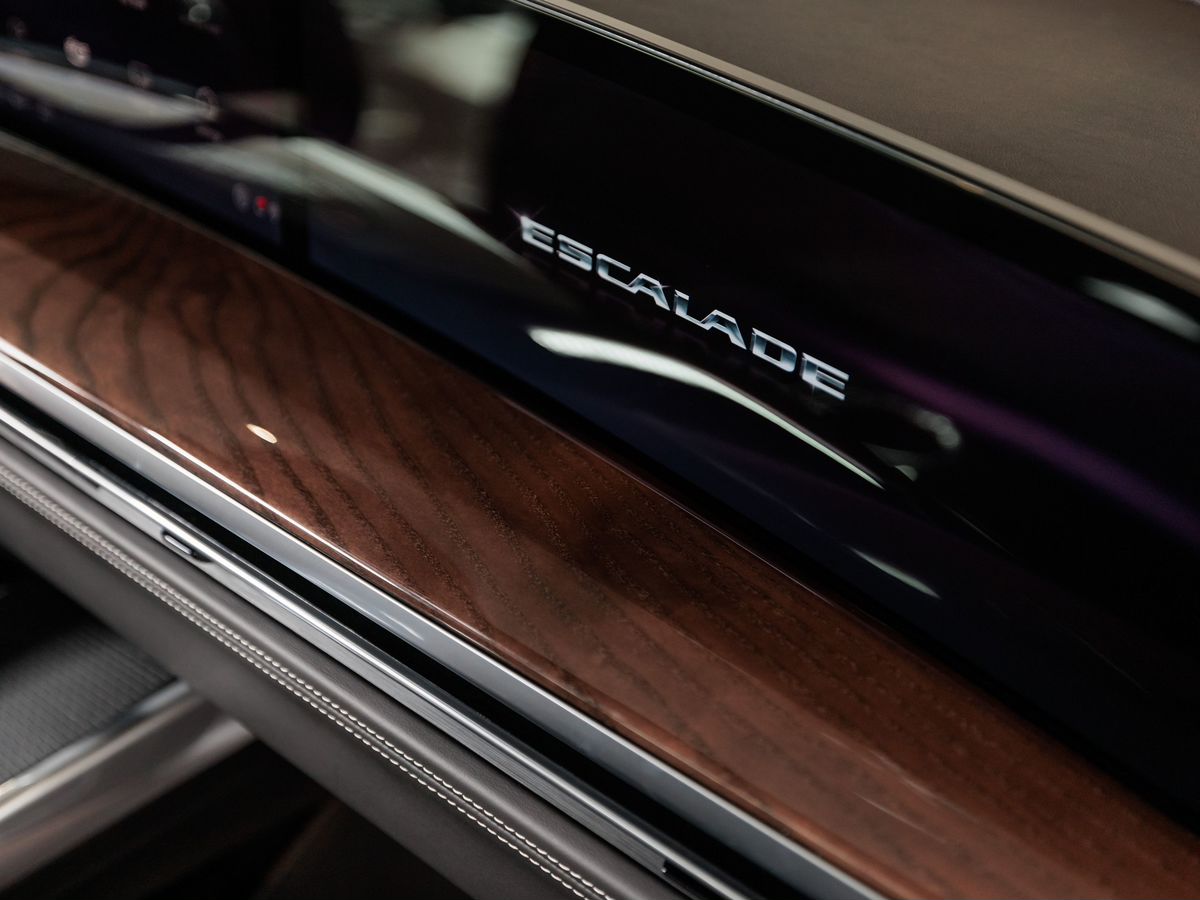 Cadillac Escalade V Рестайлинг 6.2 AT (420 л.с.) 4WD