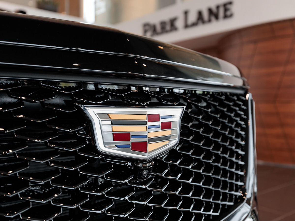 Cadillac Escalade V Рестайлинг 6.2 AT (420 л.с.) 4WD