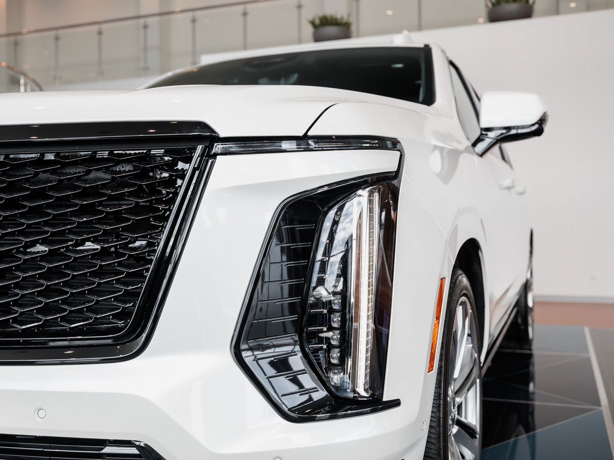 Cadillac Escalade V Рестайлинг ESV 6.2 AT (420 л.с.) 4WD