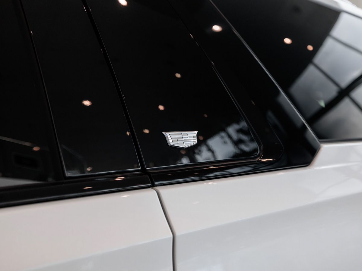 Cadillac Escalade V Рестайлинг ESV 6.2 AT (420 л.с.) 4WD