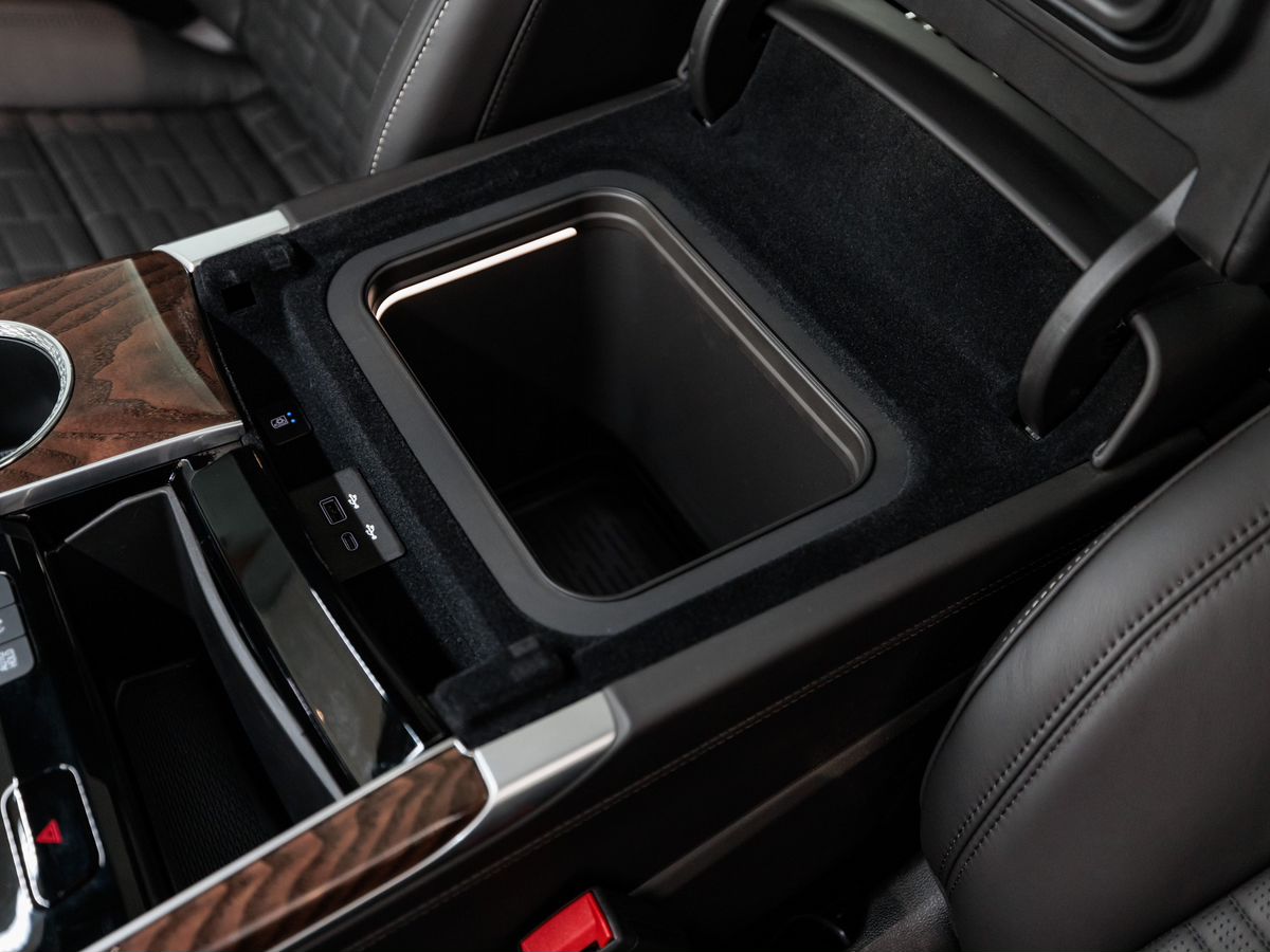 Cadillac Escalade V Рестайлинг ESV 6.2 AT (420 л.с.) 4WD