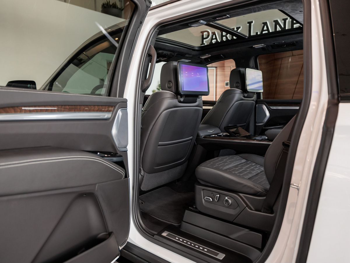 Cadillac Escalade V Рестайлинг ESV 6.2 AT (420 л.с.) 4WD