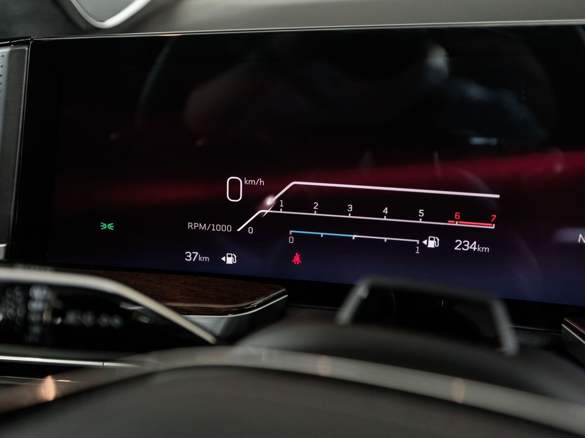 Cadillac Escalade V Рестайлинг ESV 6.2 AT (420 л.с.) 4WD