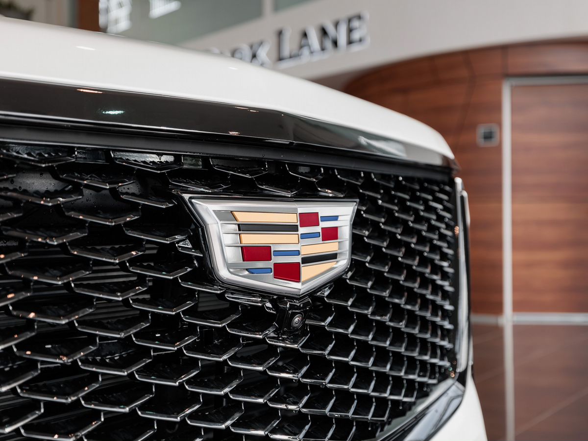 Cadillac Escalade V Рестайлинг ESV 6.2 AT (420 л.с.) 4WD