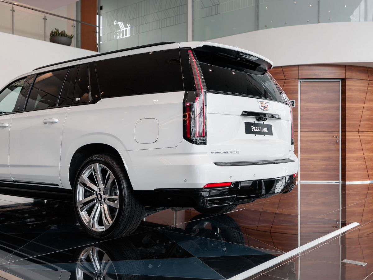 Cadillac Escalade V Рестайлинг ESV 6.2 AT (420 л.с.) 4WD