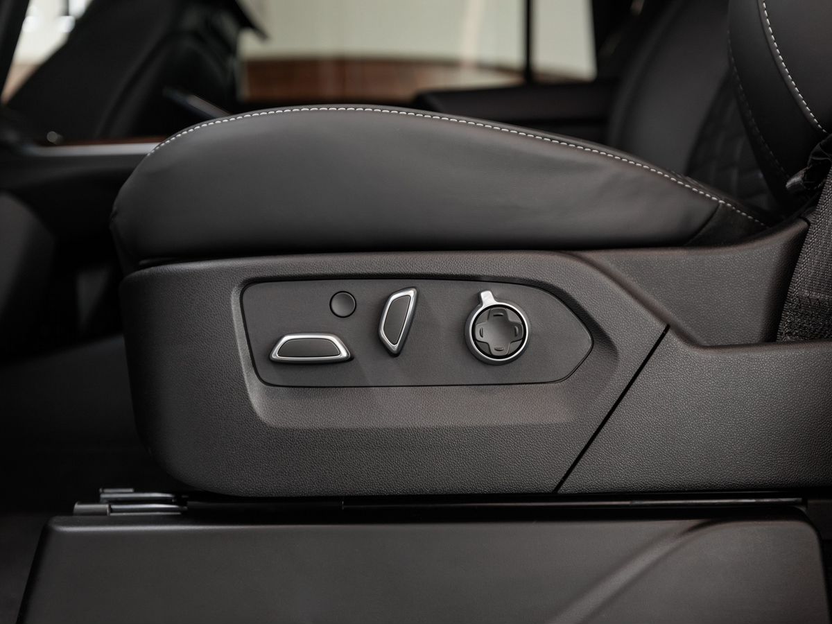 Cadillac Escalade V Рестайлинг ESV 6.2 AT (420 л.с.) 4WD