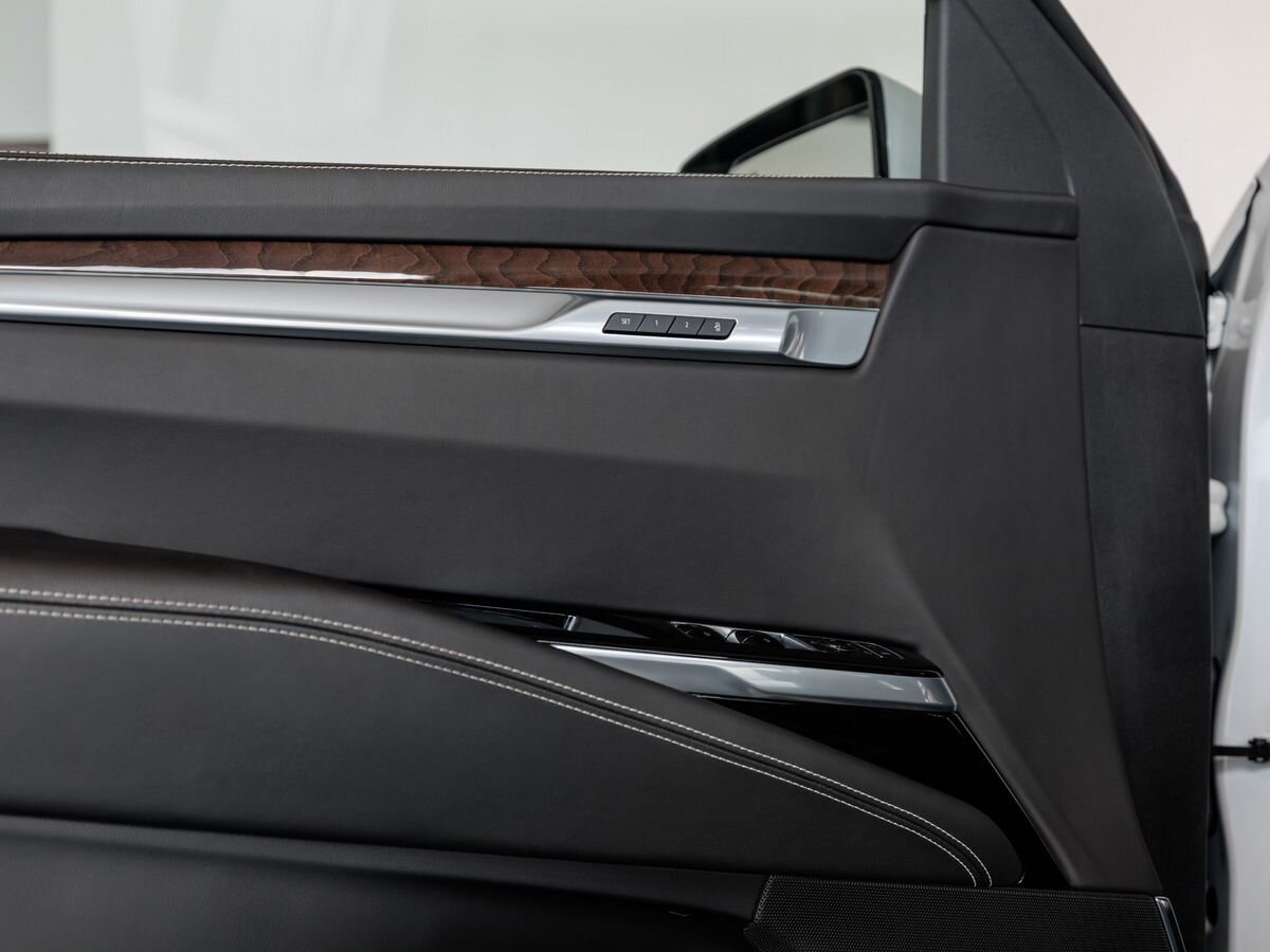 Cadillac Escalade V Рестайлинг ESV 6.2 AT (420 л.с.) 4WD