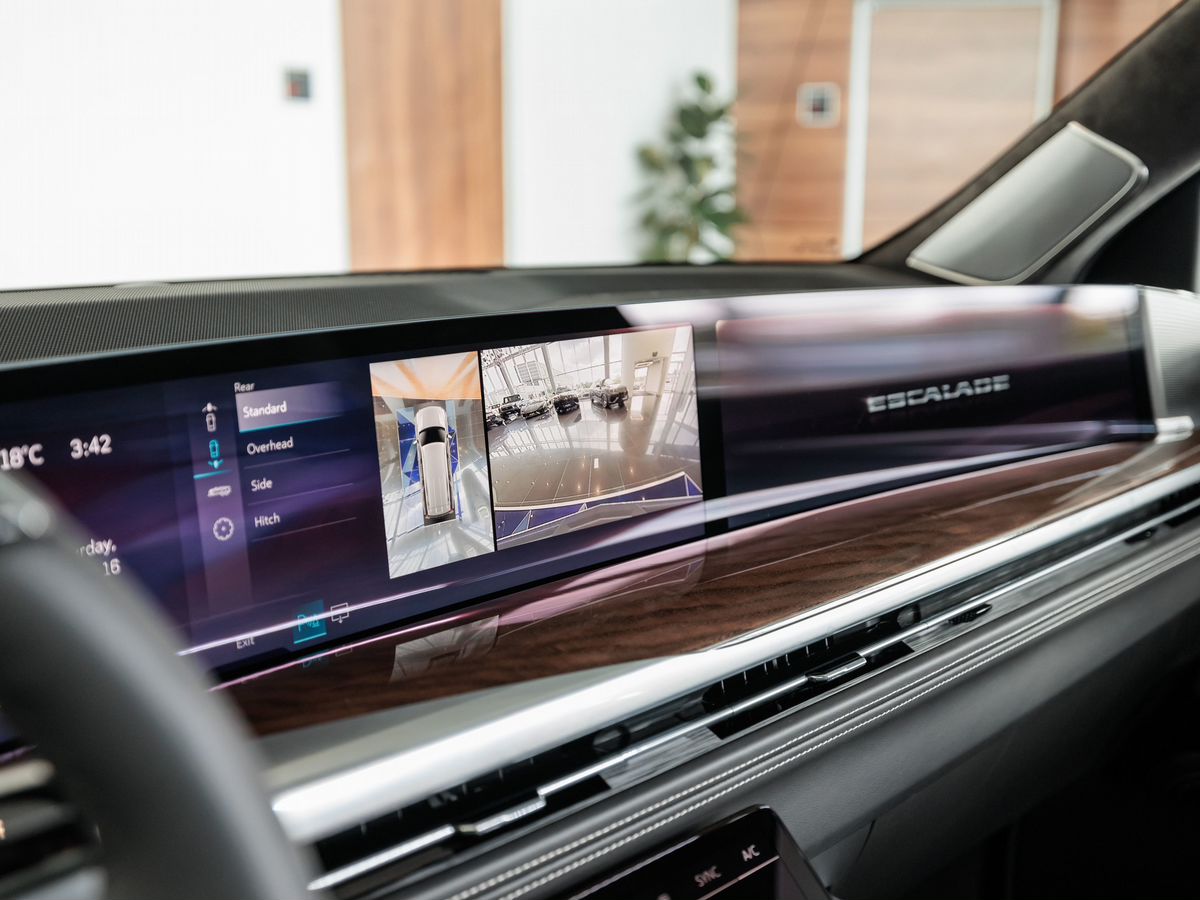 Cadillac Escalade V Рестайлинг ESV 6.2 AT (420 л.с.) 4WD