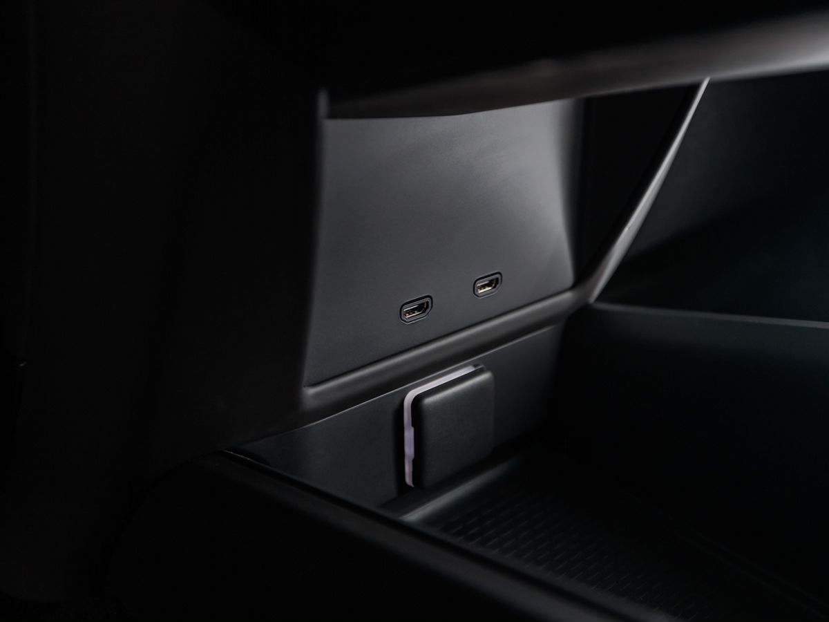 Cadillac Escalade V Рестайлинг ESV 6.2 AT (420 л.с.) 4WD