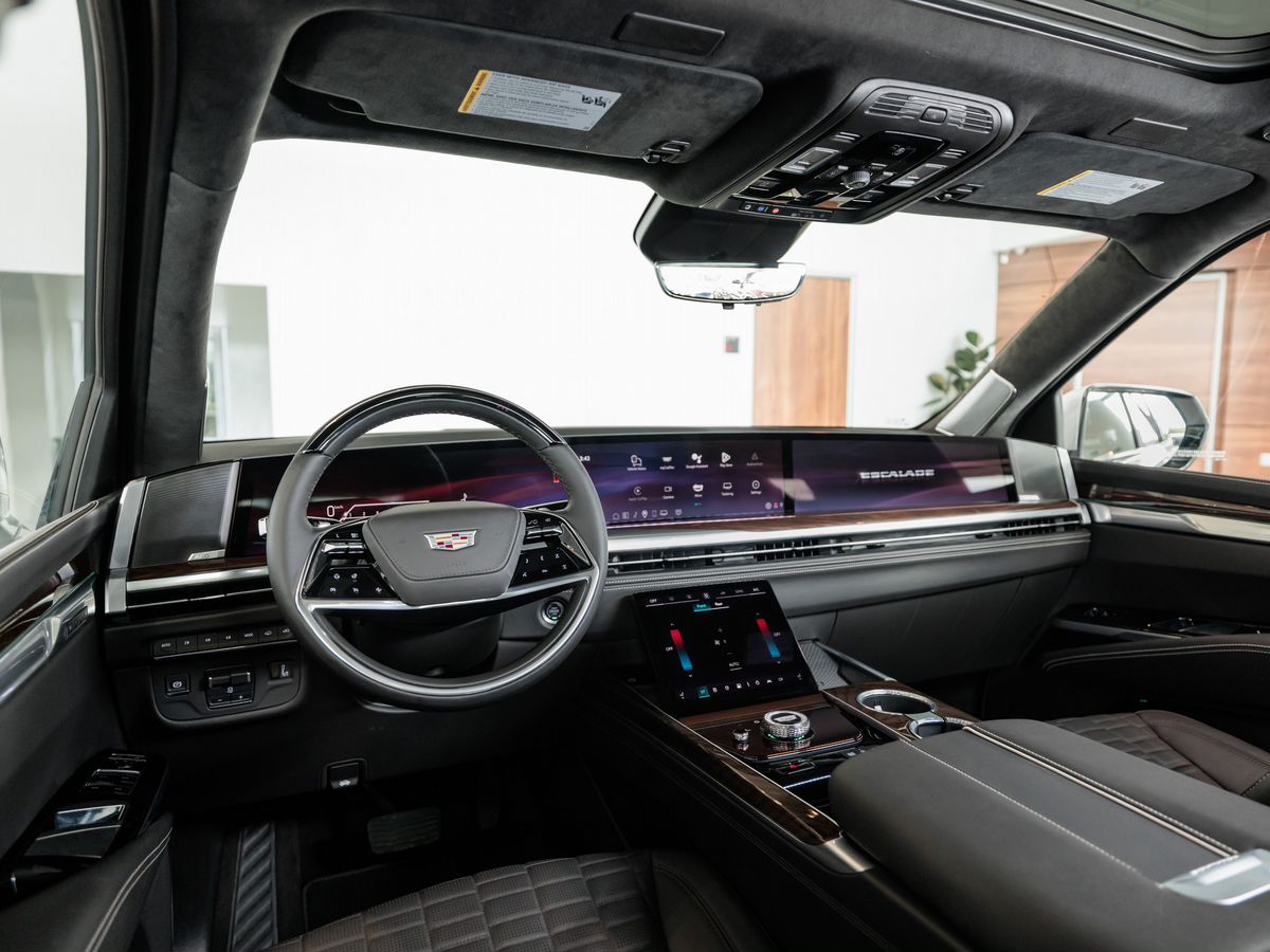 Cadillac Escalade V Рестайлинг ESV 6.2 AT (420 л.с.) 4WD