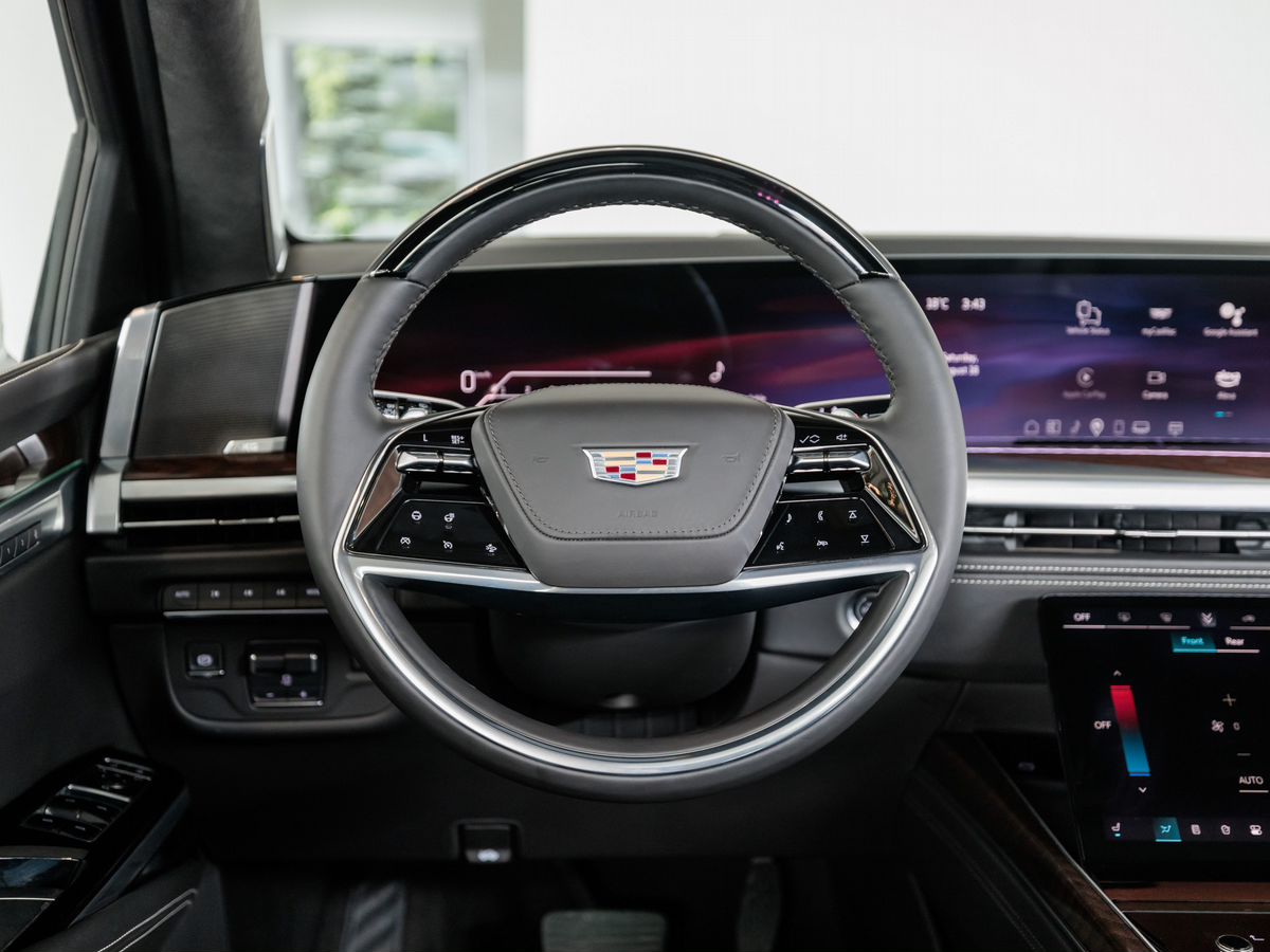 Cadillac Escalade V Рестайлинг ESV 6.2 AT (420 л.с.) 4WD