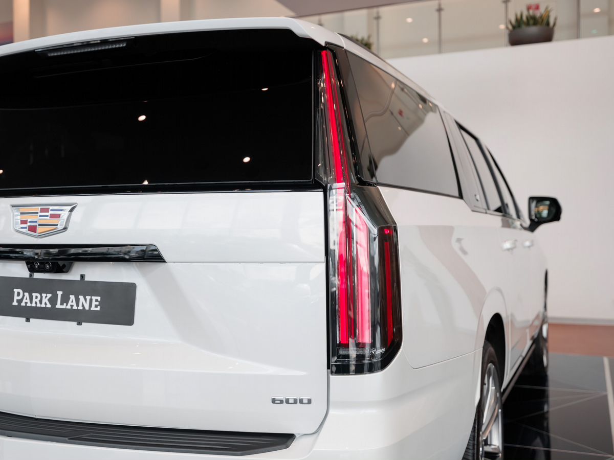 Cadillac Escalade V Рестайлинг ESV 6.2 AT (420 л.с.) 4WD