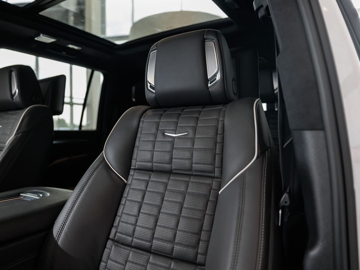 Cadillac Escalade V Рестайлинг ESV 6.2 AT (420 л.с.) 4WD