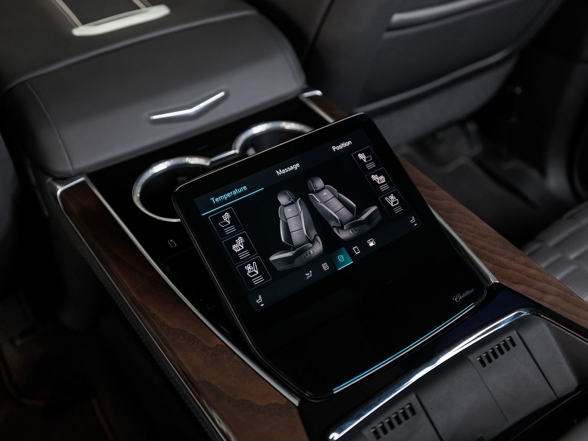 Cadillac Escalade V Рестайлинг ESV 6.2 AT (420 л.с.) 4WD