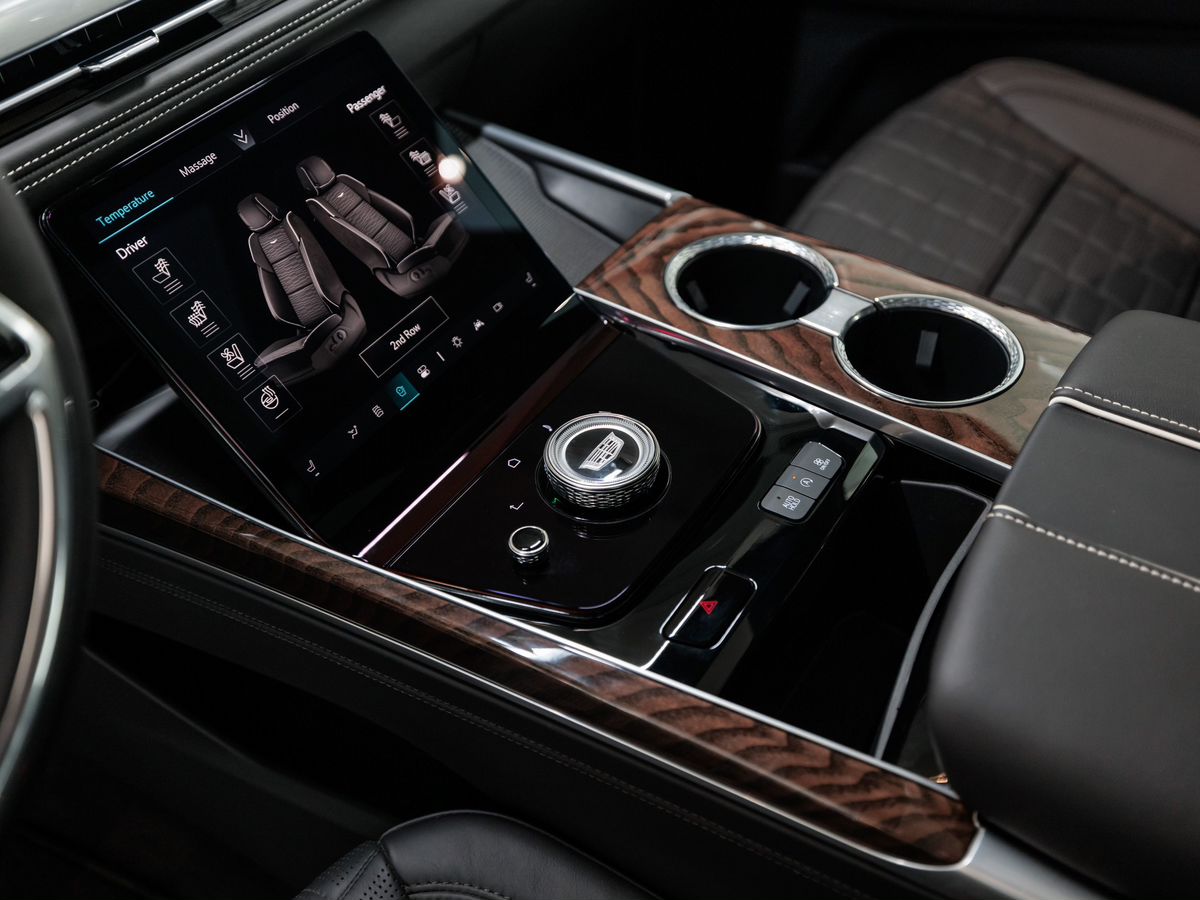 Cadillac Escalade V Рестайлинг ESV 6.2 AT (420 л.с.) 4WD