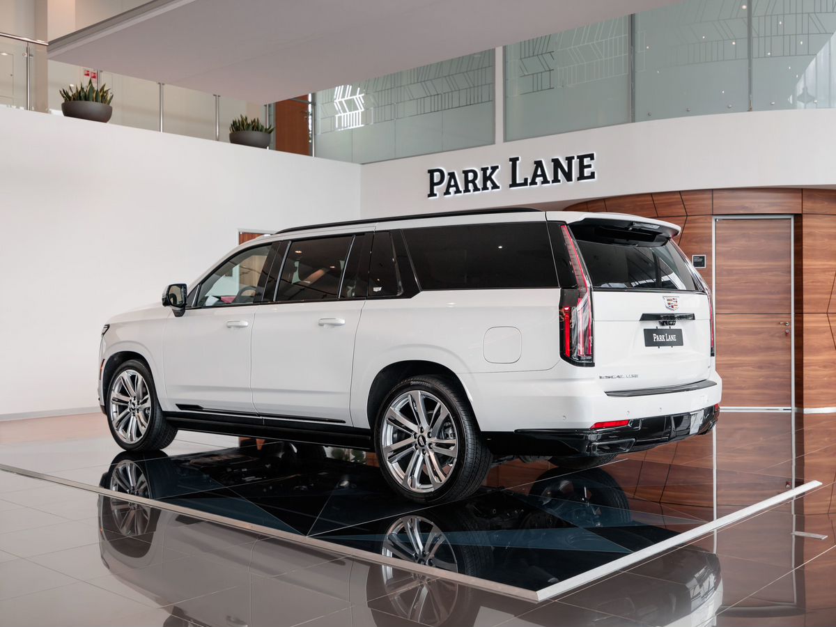 Cadillac Escalade V Рестайлинг ESV 6.2 AT (420 л.с.) 4WD