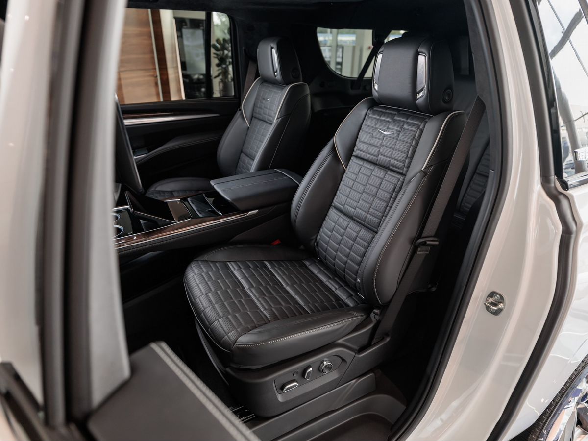 Cadillac Escalade V Рестайлинг ESV 6.2 AT (420 л.с.) 4WD