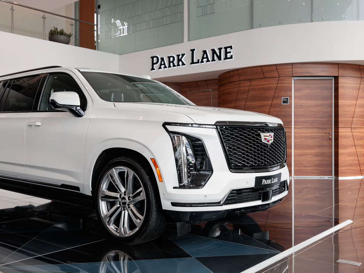 Cadillac Escalade V Рестайлинг ESV 6.2 AT (420 л.с.) 4WD