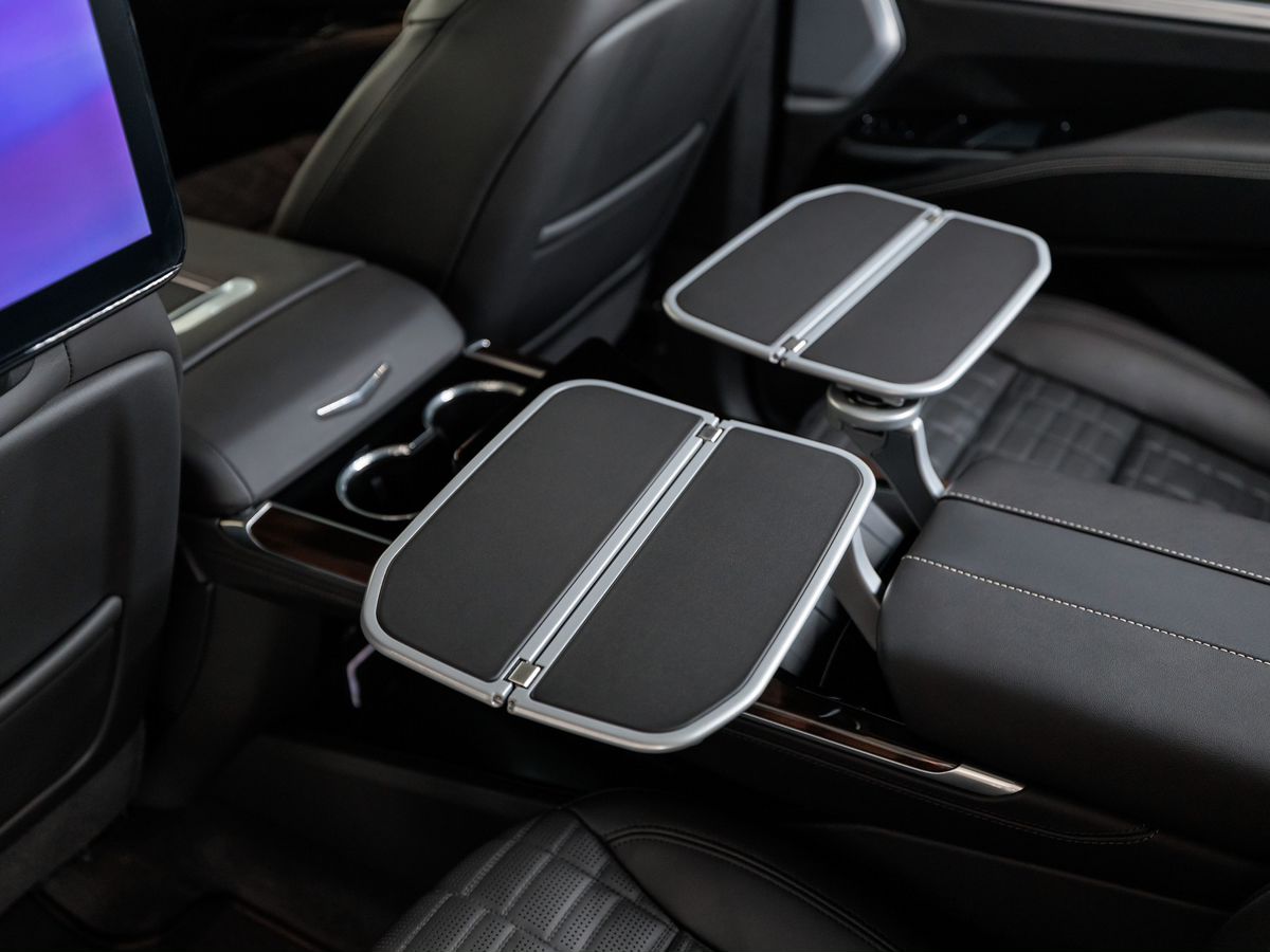 Cadillac Escalade V Рестайлинг ESV 6.2 AT (420 л.с.) 4WD