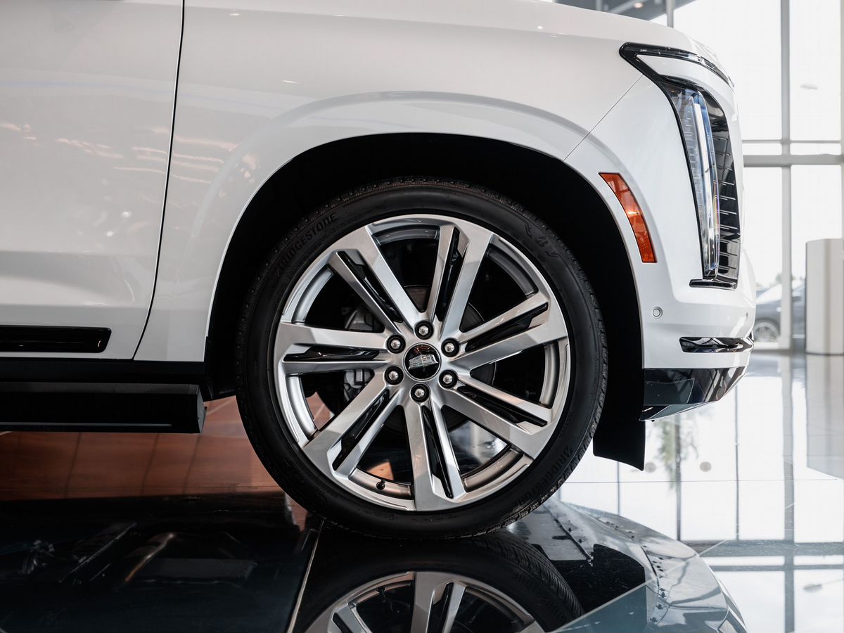 Cadillac Escalade V Рестайлинг ESV 6.2 AT (420 л.с.) 4WD