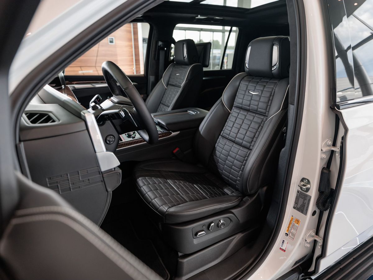 Cadillac Escalade V Рестайлинг ESV 6.2 AT (420 л.с.) 4WD