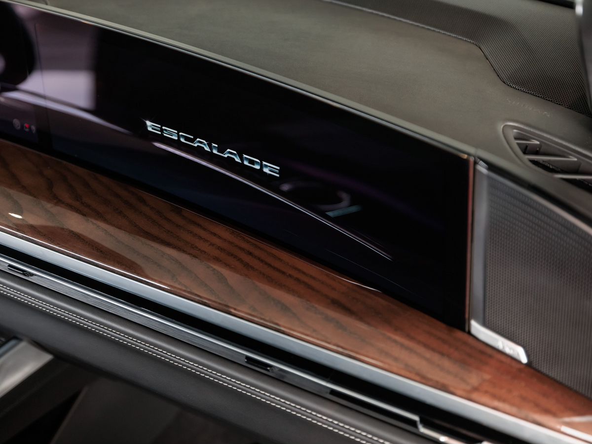 Cadillac Escalade V Рестайлинг ESV 6.2 AT (420 л.с.) 4WD